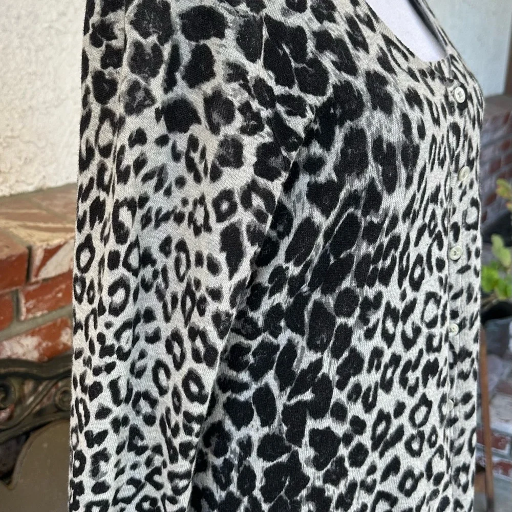 New York & Company Cardigan & Tank Sweater Set; Black & Gray Leopard; Sz Medium - Picture 4 of 16